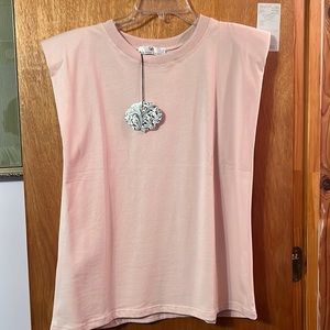 Urban daizy top. Size M. pink